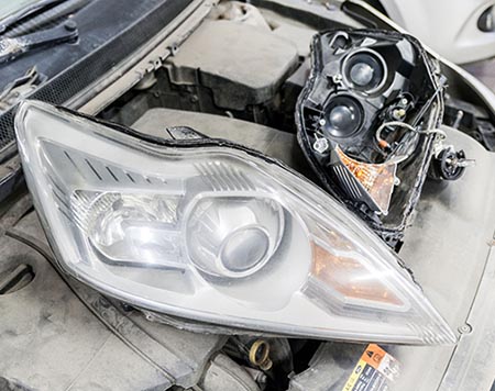 Замена ламп ближнего и дальнего света Ford Focus 3